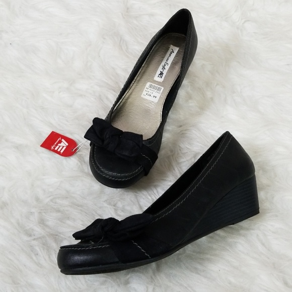 American Eagle By Payless Shoes - American Eagle black bow wedges NWT